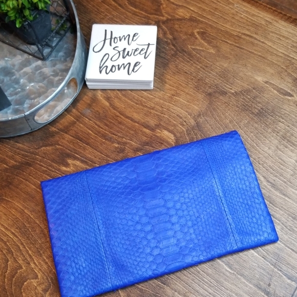 Cobalt Python Clutch - Picture 3 of 8